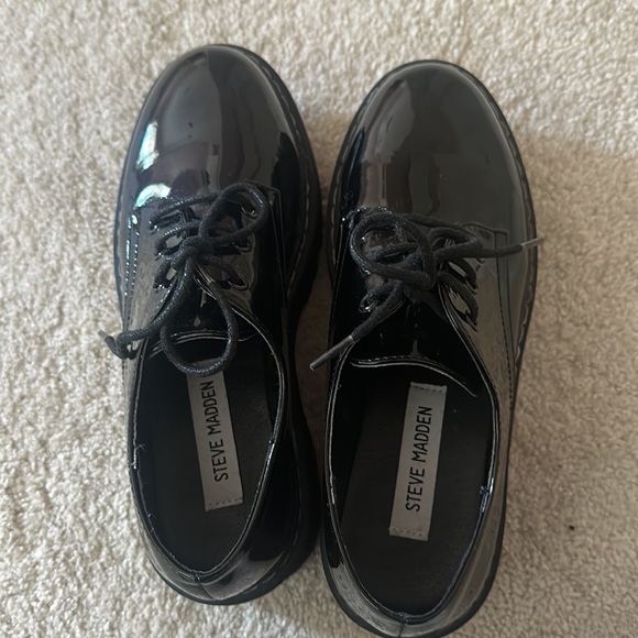 Steve Madden patent platform oxfords. Size 7 - Picture 2 of 10